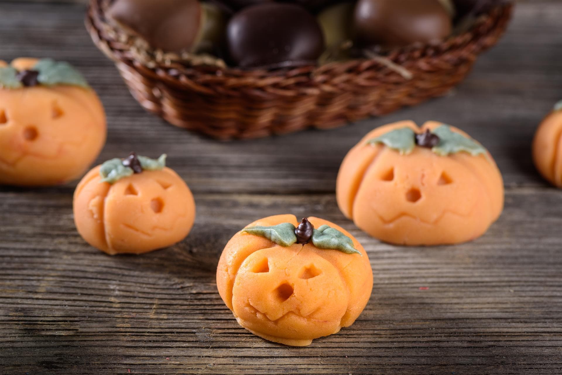 Zucchetta di pasta di mandorle