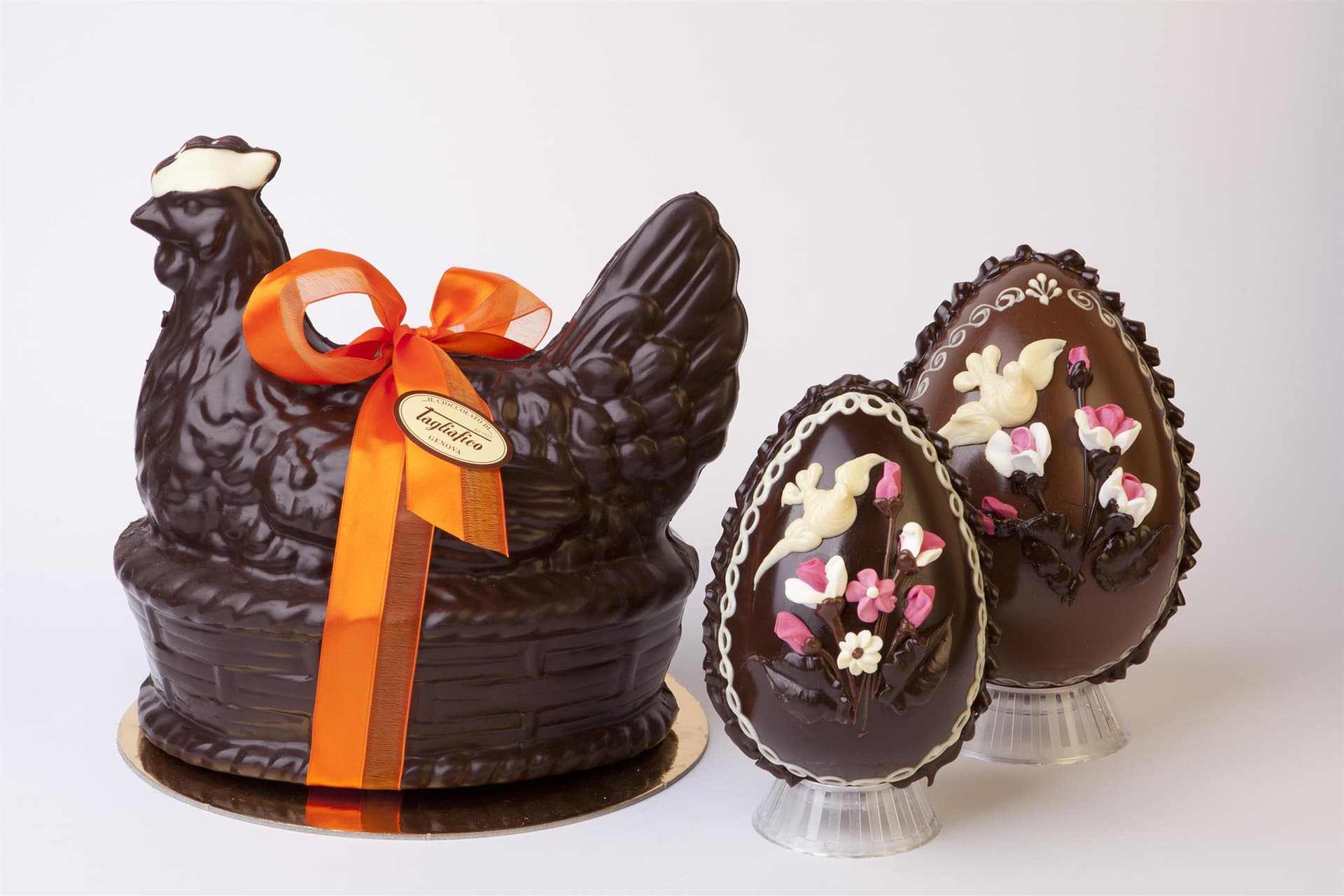Gallina e uova di cioccolato